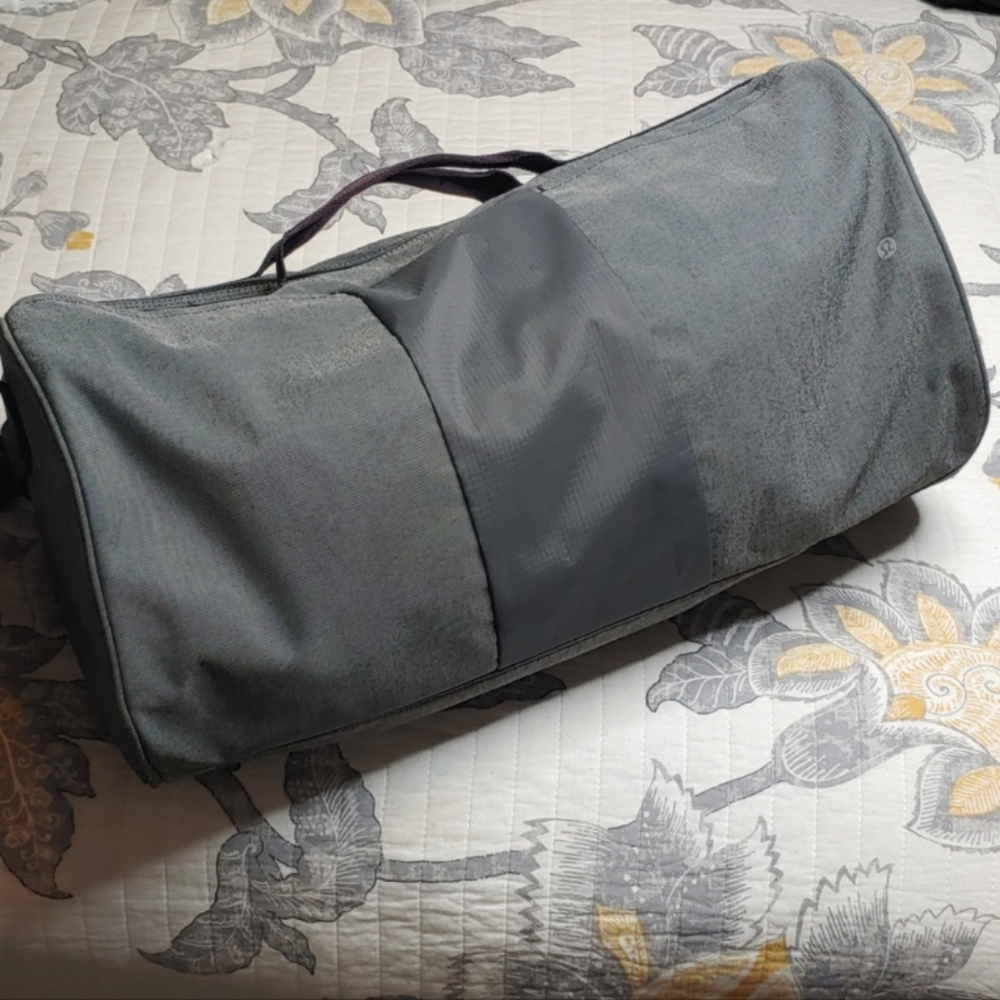 Lululemon RARE Crosstrain Barrel Duffle Gym Bag